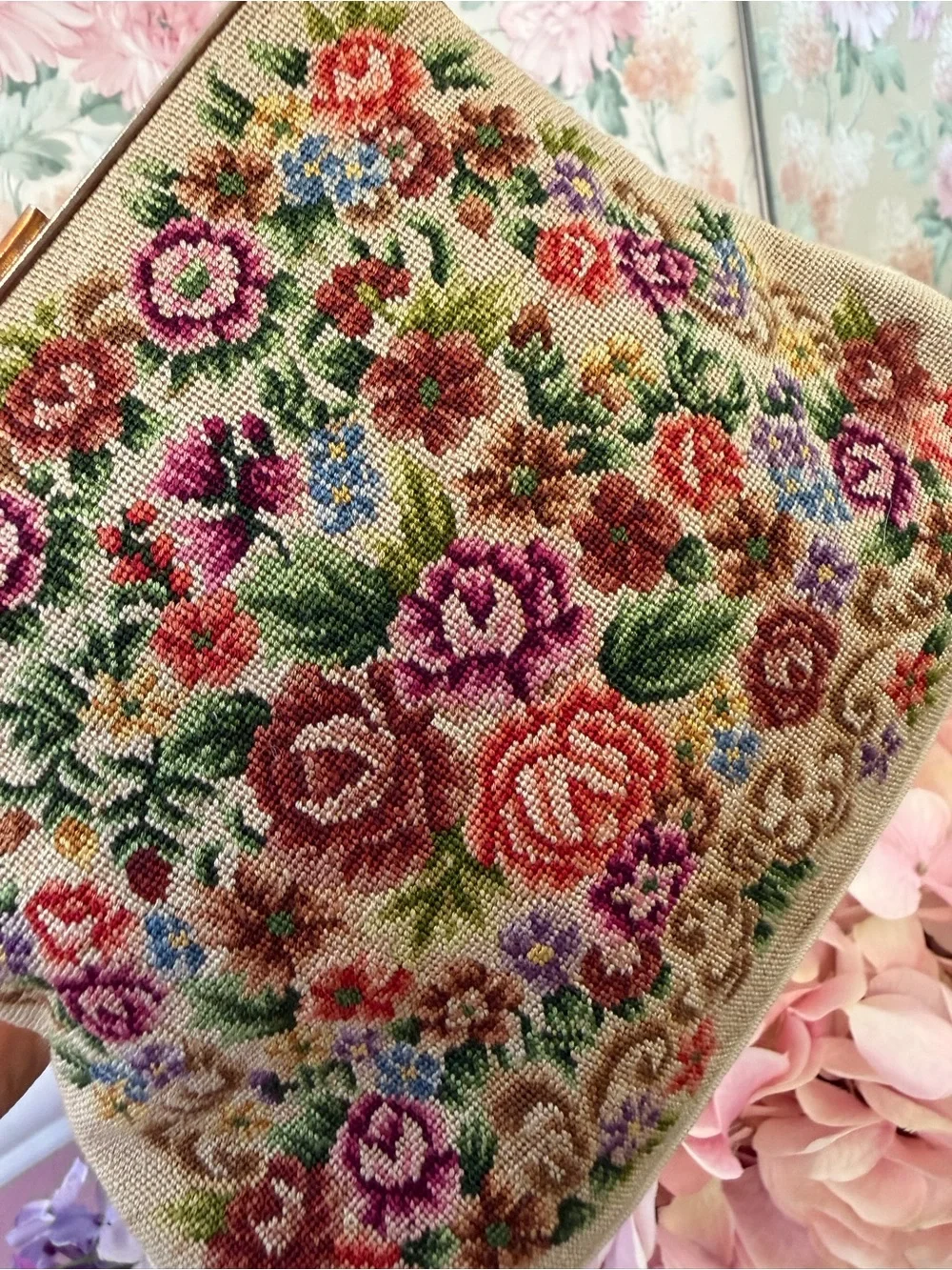 The chain is demage Vintage Floral Needlepoint Frame Handbag in Beige